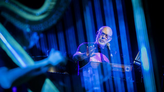 Brian Eno mit Orchester in Berlins Philharmonie gefeiert