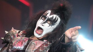 "Kiss" geben ein Unterwasserkonzert für Weiße Haie