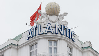 Udo Lindenberg verlässt Hotel Atlantic
