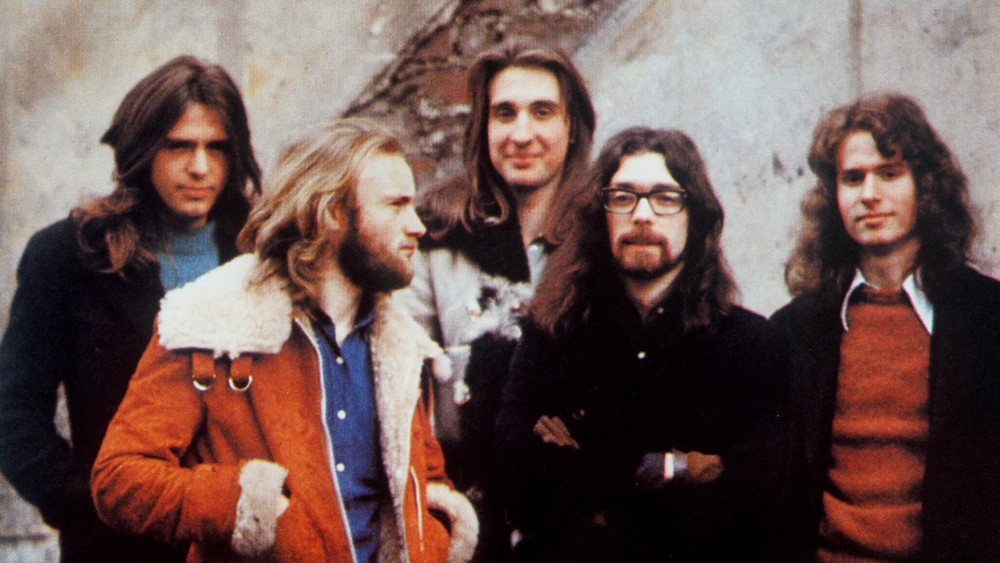 Das undatierte Archivfoto zeigt die einstigen Bandmitglieder von Genesis, Peter Gabriel (l-r), Phil Collins, Mike Rutherford, Steve Hackett und Tony Banks. 