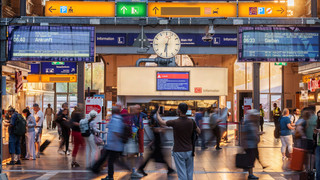 Fehlalarm an Bahnhöfen: Falsche Evakuierungsdurchsage