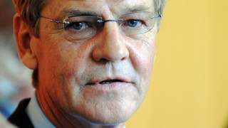 Ernst August in Handschellen in die Psychiatrie