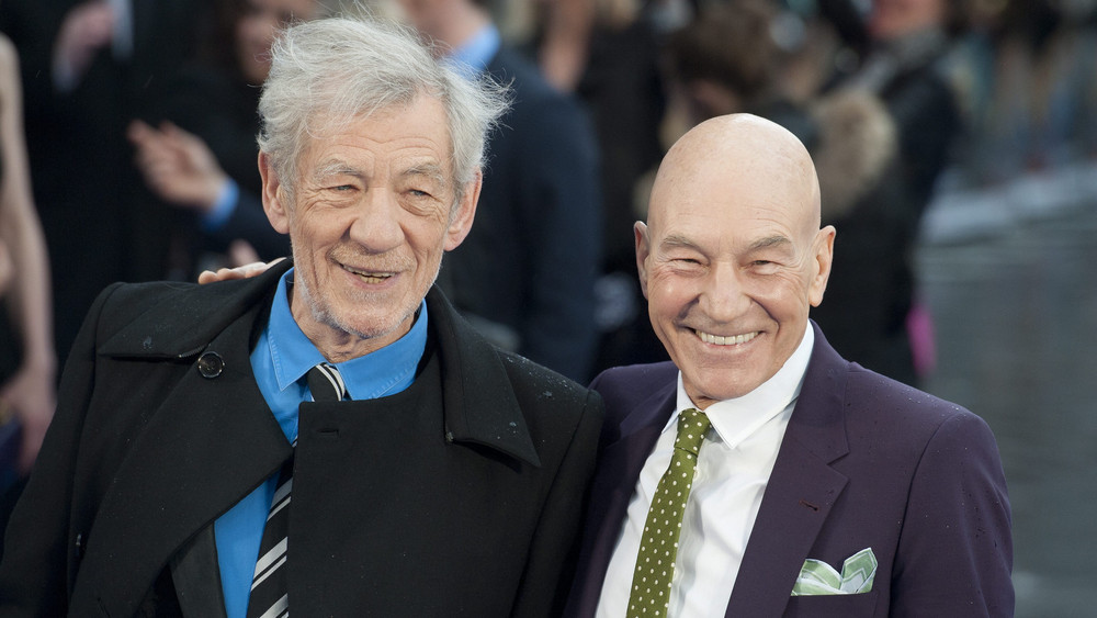 ie Schauspieler Sir Ian McKellen (L) and Sir Patrick Stewart bei der Premiere von “X-Men: Zukunft ist Vergangenheit” in London auf dem roten Teppich.