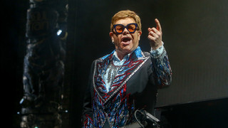 Elton John am Samstag live vor dem Eiffelturm