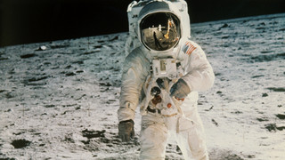 Die Apollo-11 Jacke von Ex-Astronaut Buzz Aldrin wird versteigert