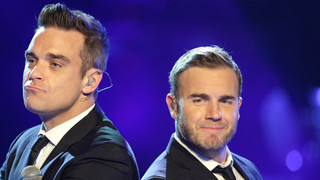 Robbie Williams beugt sich Gary Barlow