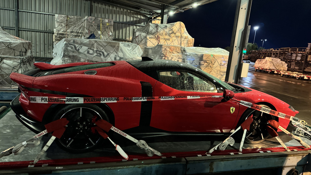 Frankfurter Flughafen: Zoll stoppt gestohlenen Ferrari