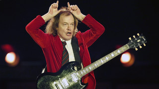 Der ewig jugendliche Teufel: Wie Angus Young die 80er geprägt hat