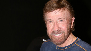 Chuck Norris: Unbesiegbare 80er-Ikone überlebt doppelten Herzinfarkt