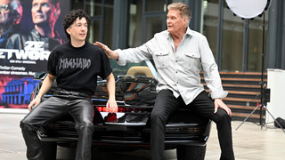 David Hasselhoff stellt mit K.I.T.T. in Köln seine neue Serie vor