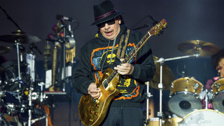 Schock beim Konzert: Carlos Santana bricht auf der Bühne zusammen
