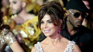 Paula Abdul stürzt bei Konzert von der Bühne
