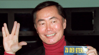 Star-Trek Sulu grüßt wie die Vulkanier
