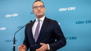 Spahn nach Baby-News in Kritik: Fraktion soll entscheiden
