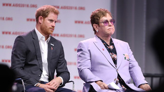 Klage: Elton John & Prinz Harry von Zeitung abgehört und ausspioniert