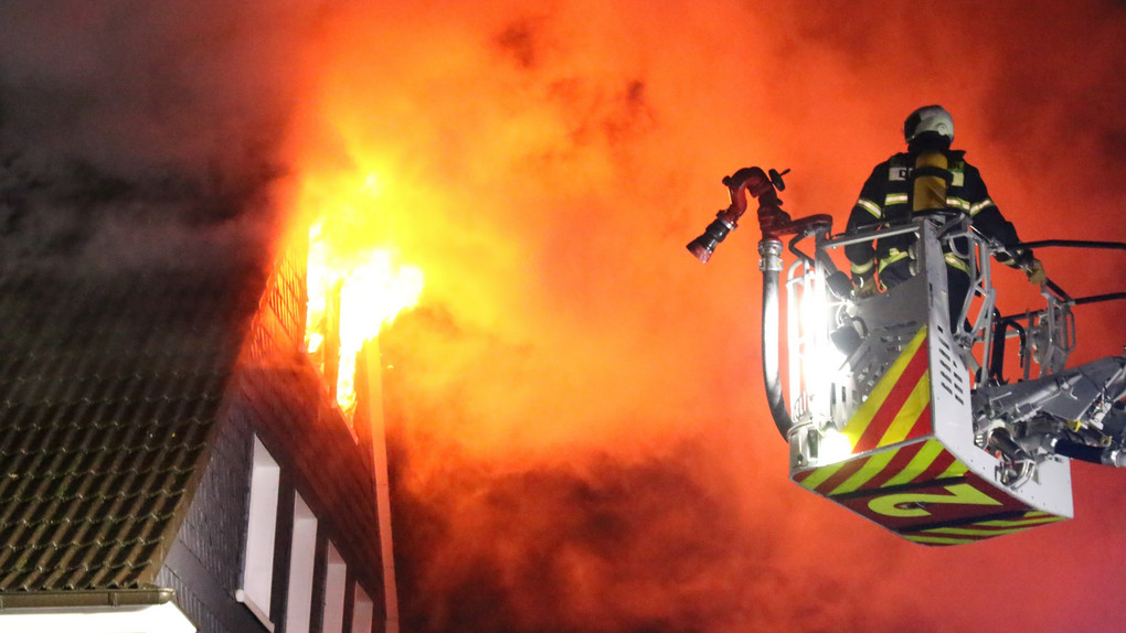Verpuffung in Hofbieber: Fenster fliegen raus, Mann verletzt