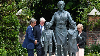 Lady Diana Statue im Kensington Palast enthüllt