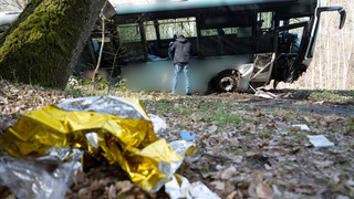 Eine Tote und sieben Verletzte bei Bus-Unfall