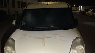 Hakenkreuze aus Menschenblut: Fast 50 Autos in Hanau beschmiert