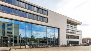 1000-Euro Prämie: "Haare-Raufen in Hessens Rathäusern"