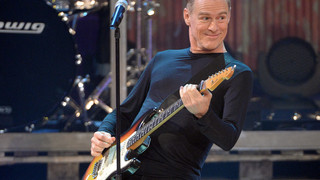 Bryan Adams macht Werbung für Tina Turner
