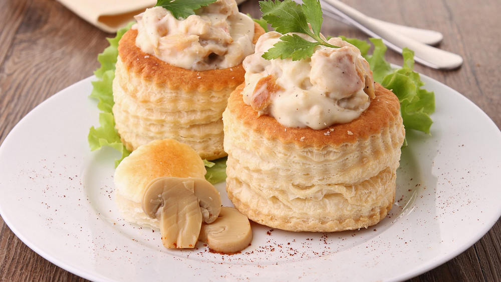 Ragout fin aus dem Förmchen und mit Käse überbacken.