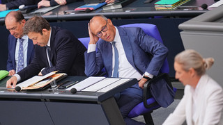 Merz attackiert AfD scharf - Weidel sieht Koalition am Ende