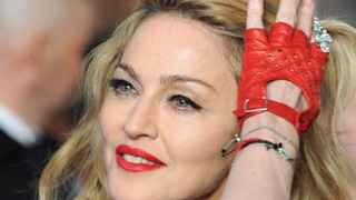 Fast 62: Madonna telefoniert jetzt mit ihrem Hund