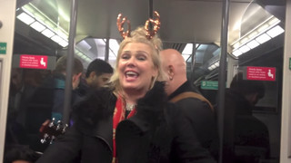 80er-Star Kim Wilde singt angetrunken in Londoner U-Bahn