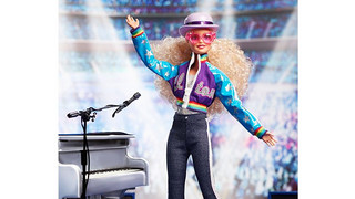 Elton John als Barbie-Puppe