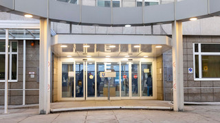 Mordprozess nach Sturz aus 22. Stock begonnen