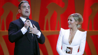 Robbie Williams singt mit Helene Fischer